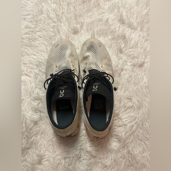 On Cloud running Shoes - Picture 4 of 16